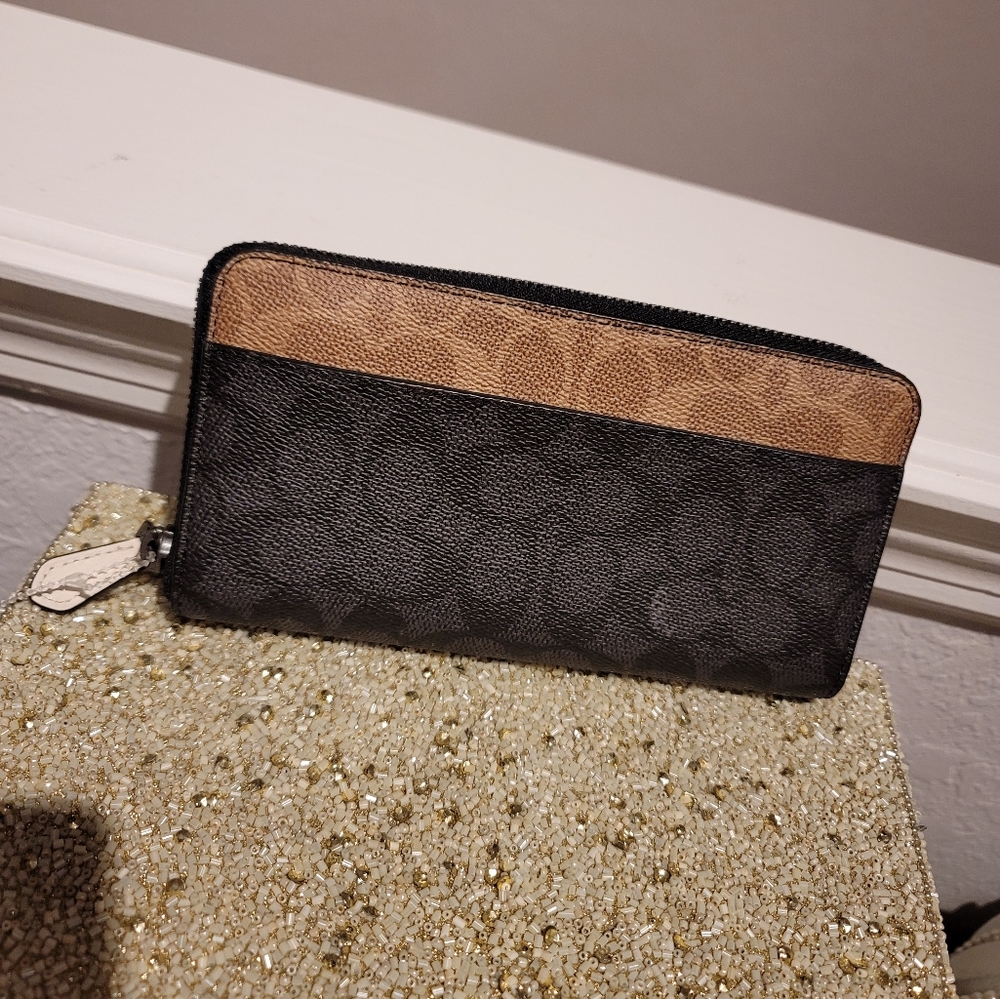 ***SOLD***Coach wallet - Picture 1 of 6
